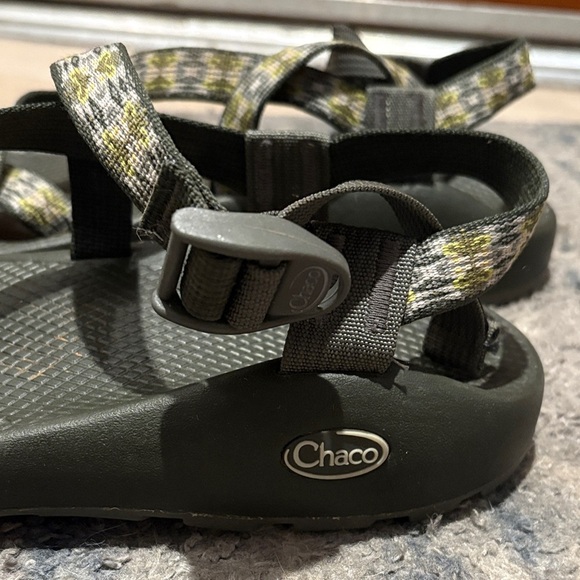 Chaco Green Z-2 Classic Strap Slip On Water Hiking Gorpcore Sandals Size 9 Men